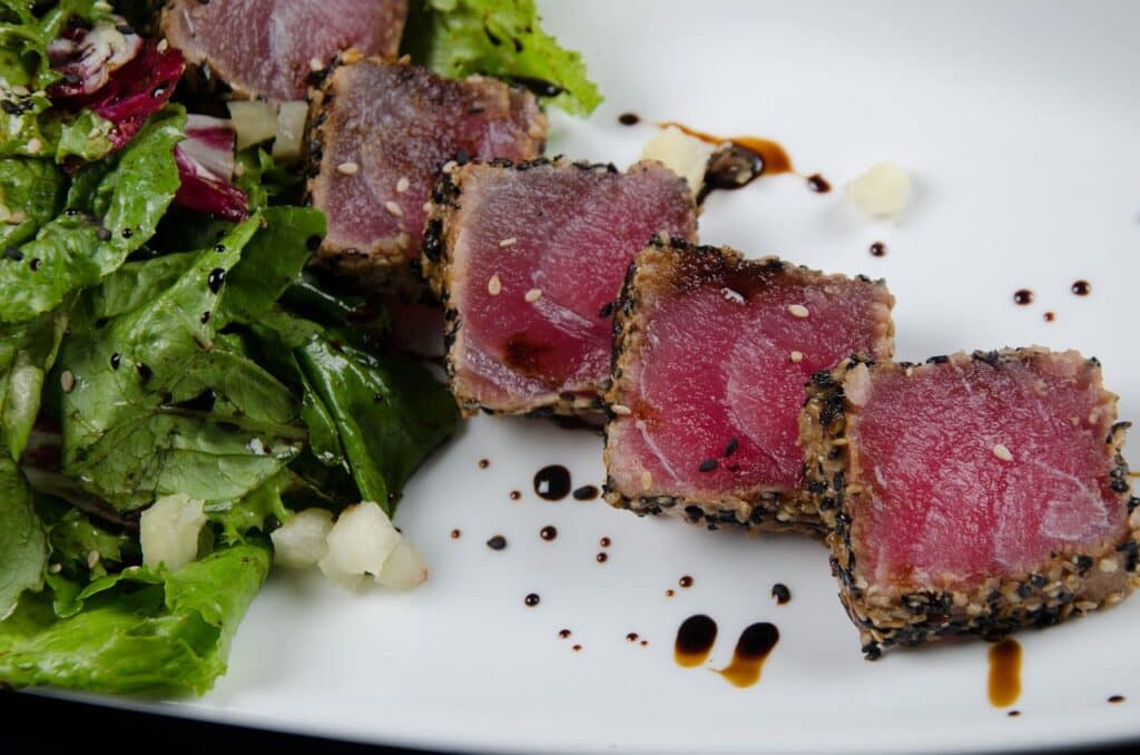 Tataki de thon rouge mariné sauce sésame