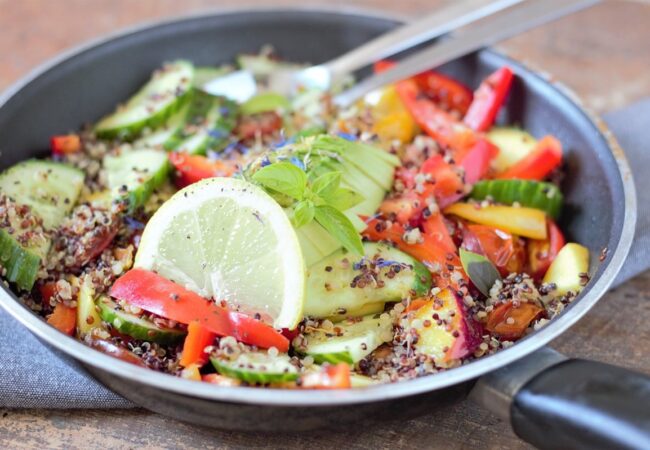 Poêlée végétarienne de quinoa aux légumes