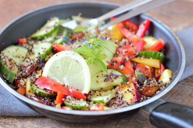 Poêlée végétarienne de quinoa aux légumes