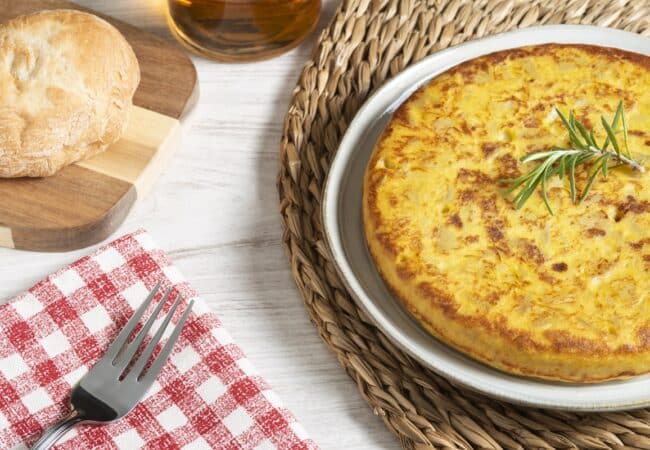 Tortilla de patatas traditionnelle comme en Espagne