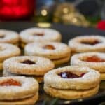 Recette des sablés de Noël fourrés à la confiture