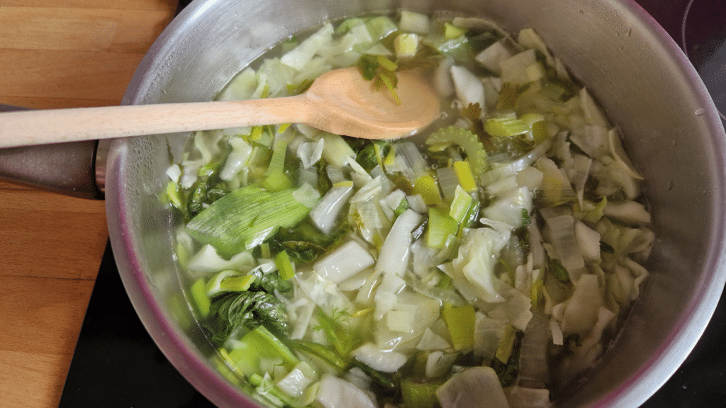 soupe detox anti inflammatoire légère aux légumes verts